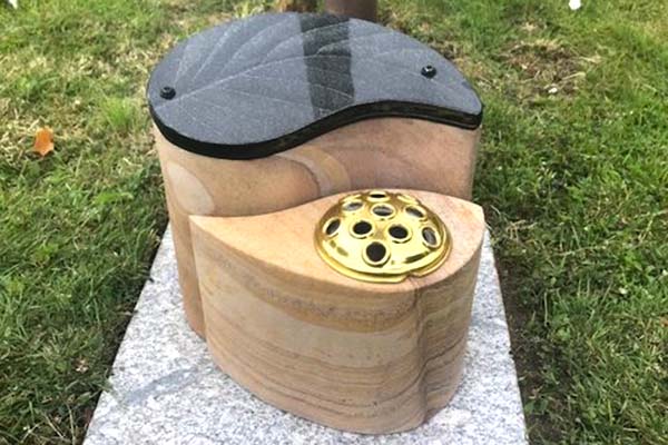 Leaf block memorial